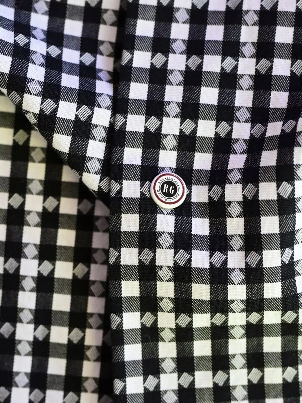 Boys' Like New Robert Graham Black & White Gingham Button-Down -Size 18